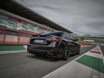 2024款Giulia朱丽叶 2.9T V6 520HP 四叶草Super Sport黑标限量版