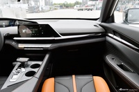 2025款长安UNI-V 1.5T 500Bar尊贵运动型