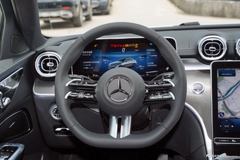2025款奔驰C级 改款 C 260 L 4MATIC 运动版