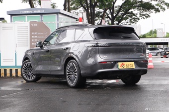 2025款岚图FREE+ 四驱乾崑版