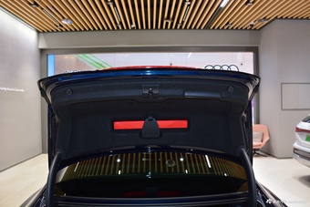 2022款奥迪A7L 55 TFSI quattro S-line 志远型流晶套装