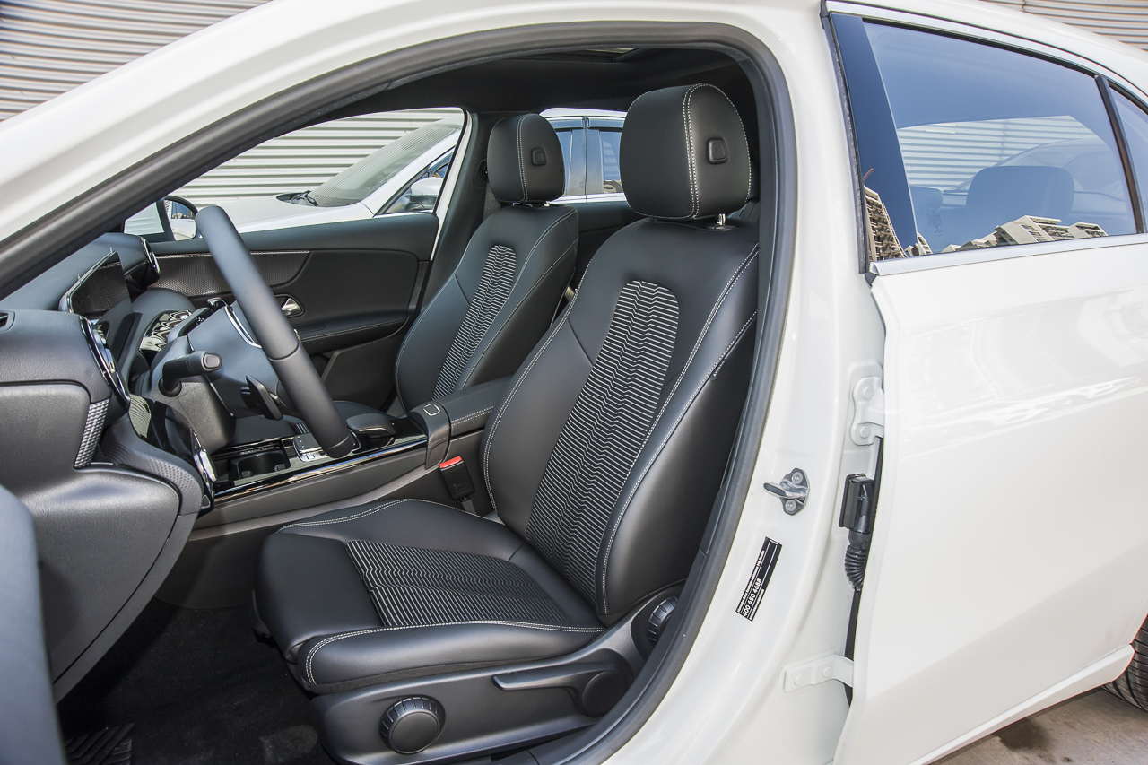 2019款奔驰A级1.3T自动A200动感型