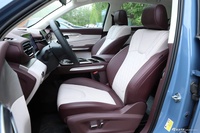 2023款奔腾T90 2.0T 自动旗舰型