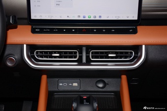 2026款长城炮 2.4T乘用炮自动柴油四驱尊享型