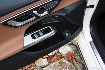 2025款奔驰E级 E 300 L 时尚运动型