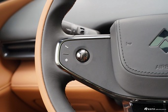 2025款昊铂HL 700 Ultra六座四驱激光雷达版