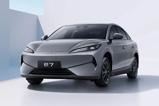 比亚迪e7图片