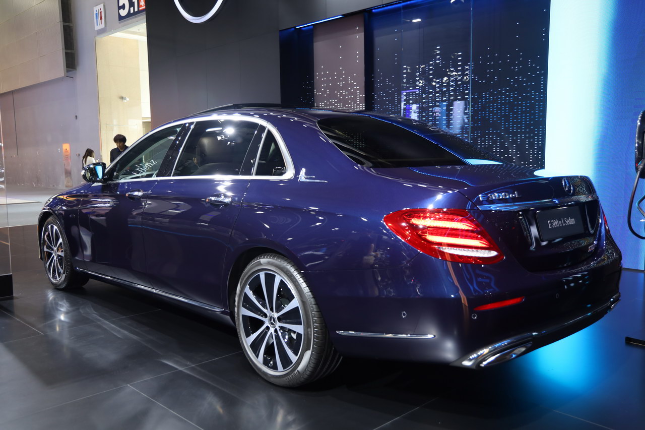 2019廣州車展實拍:奔馳e級e300e l sedan