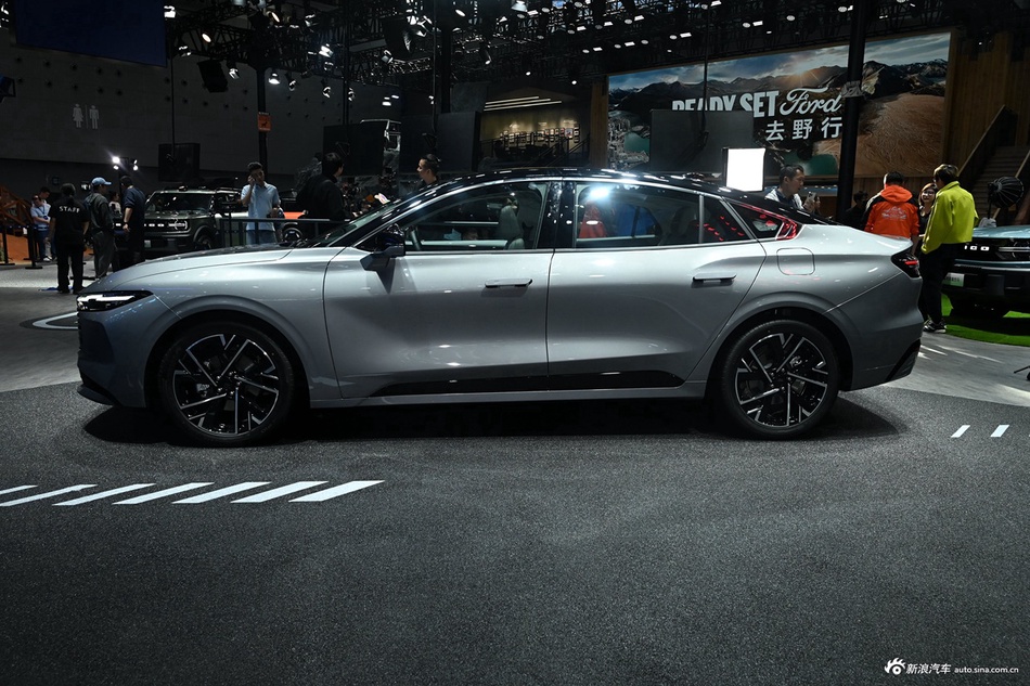 全系价格低至12.01万起，最大折扣7.6折，福特蒙迪欧问你敢答应吗？