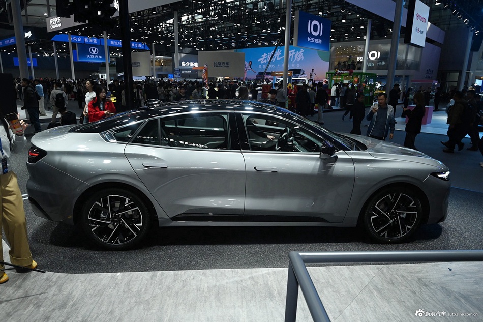 全系价格低至12.01万起，最大折扣7.6折，福特蒙迪欧问你敢答应吗？